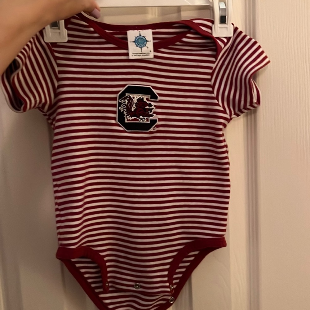 Pre loved 💕🪷 onesie carolina football 🏈 12 months